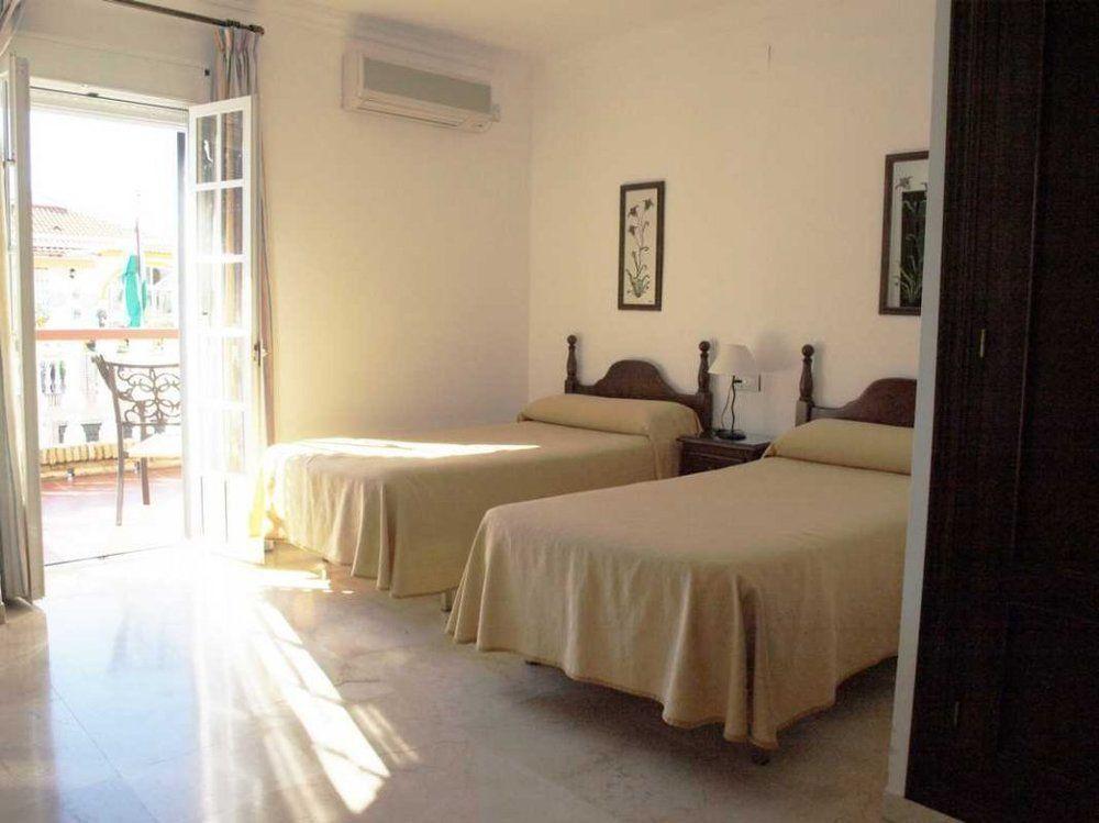 Victoria Hotel 2*