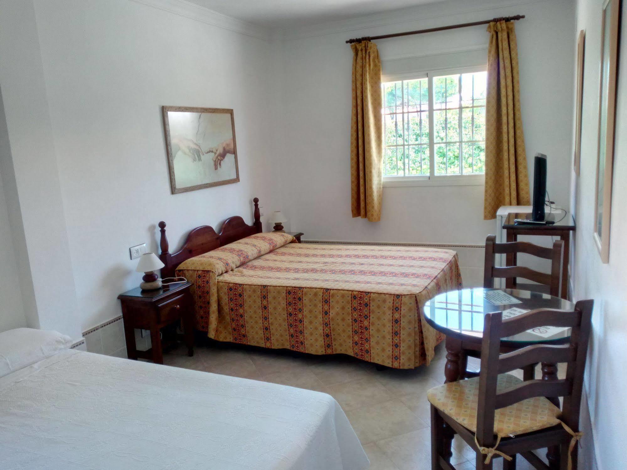 Victoria Hotel 2*